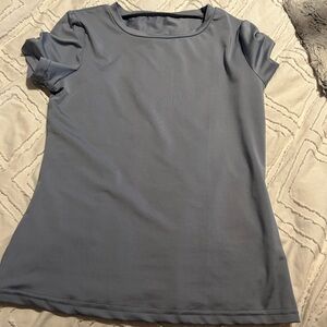 Women’s basic tight fit shirt.
